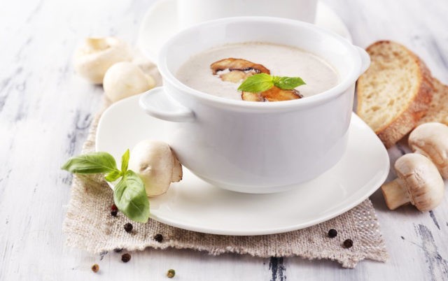 Mushroom cream soup from champignons: recipes with photos