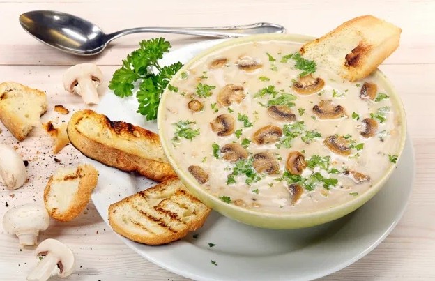 Mushroom cream soup from champignons: recipes with photos