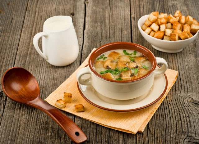 Mushroom cream soup from champignons: recipes with photos