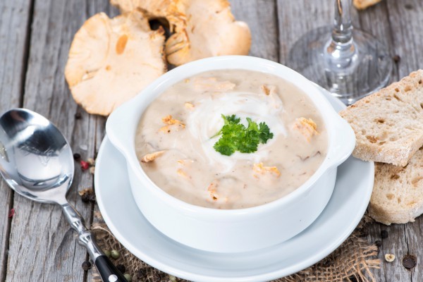 Mushroom cream soup (soup puree) from champignons with cream: calories, cooking recipes