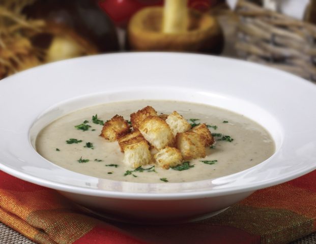 Mushroom cream soup (soup puree) from champignons with cream: calories, cooking recipes