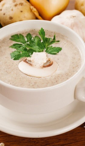 Mushroom cream soup (soup puree) from champignons with cream: calories, cooking recipes