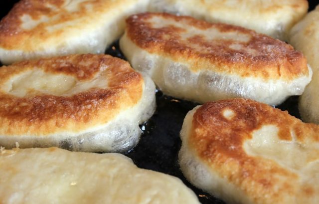 Mushroom filling for pies: with potatoes, eggs, frozen, pickled mushrooms