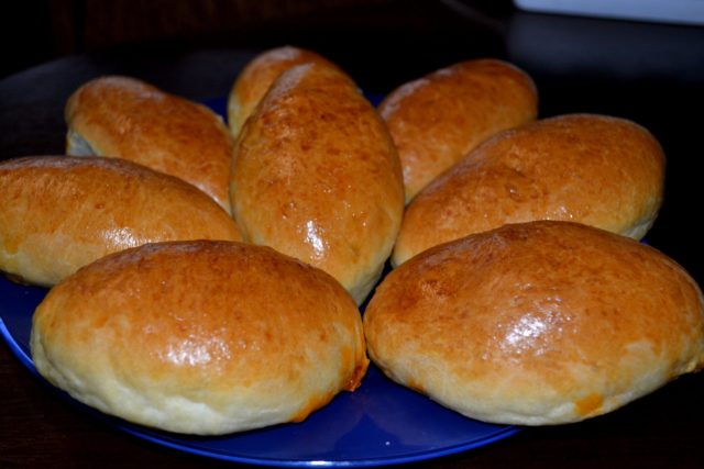 Mushroom filling for pies: with potatoes, eggs, frozen, pickled mushrooms