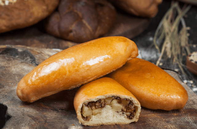 Mushroom filling for pies: with potatoes, eggs, frozen, pickled mushrooms