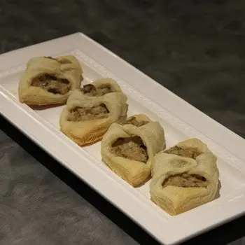 Mushroom julienne in puff pastry: recipes with photos