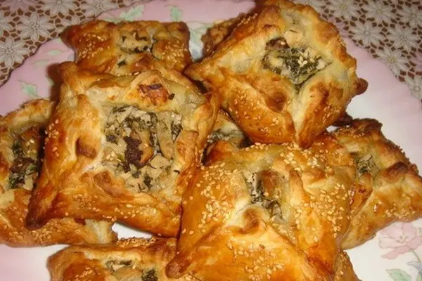 Mushroom julienne in puff pastry: recipes with photos