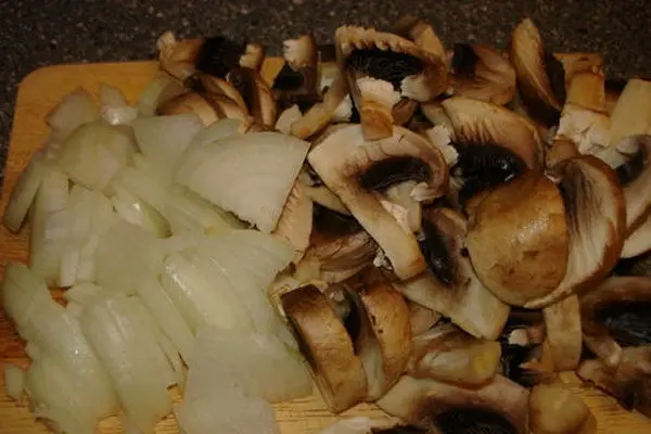 Mushroom julienne in puff pastry: recipes with photos