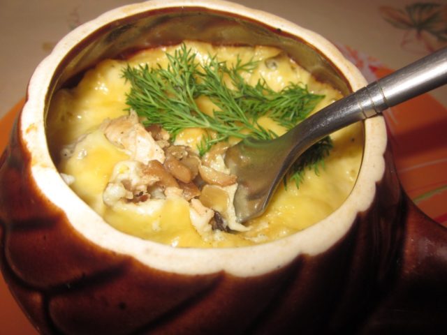 Mushroom julienne (julienne) from champignons: recipes with photos with cheese, sour cream, cream