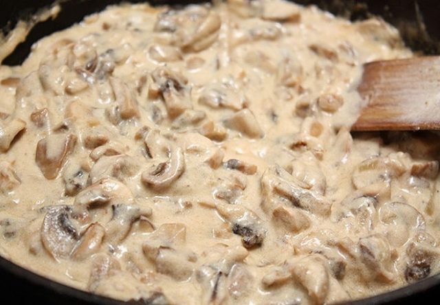 Mushroom mushroom sauce: recipes with photos