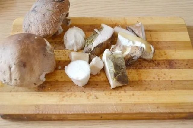 Mushroom mushrooms: recipes for the winter, how much to cook, useful properties