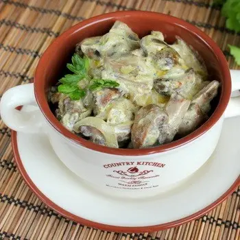 Mushroom recipes in sour cream