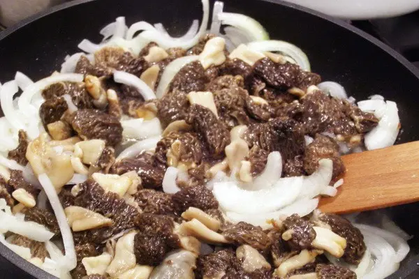 Mushroom recipes in sour cream