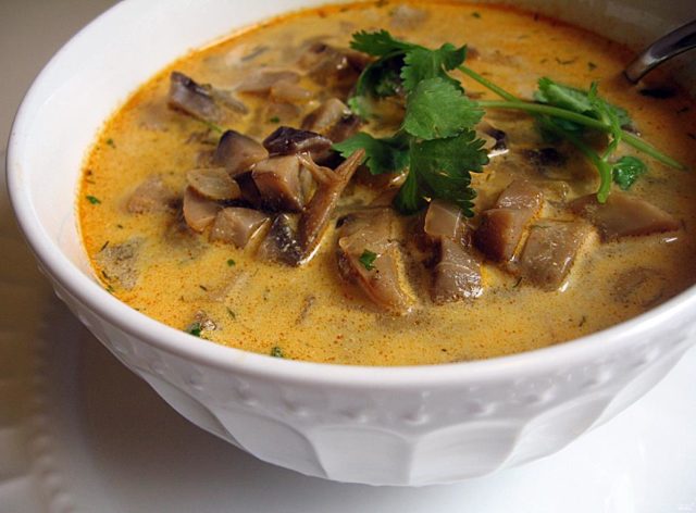 Mushroom soup from frozen mushrooms: recipes with photos