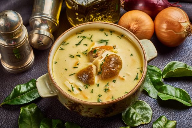 Mushroom soup from frozen porcini mushrooms: how to cook, recipes