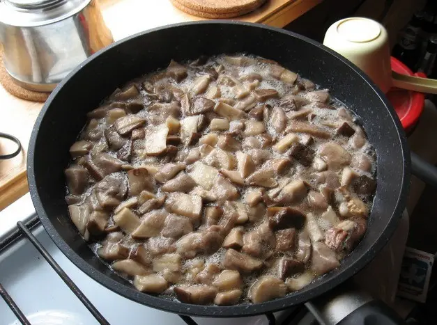 Mushroom soup with butternut squash: cooking recipes