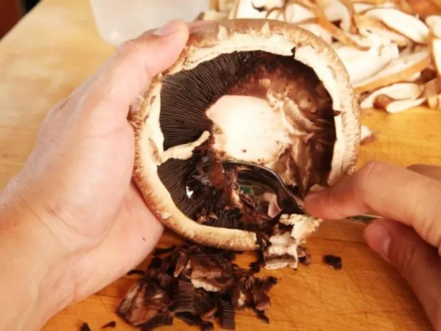 Mushrooms: Do I need to clean and wash fresh mushrooms before cooking