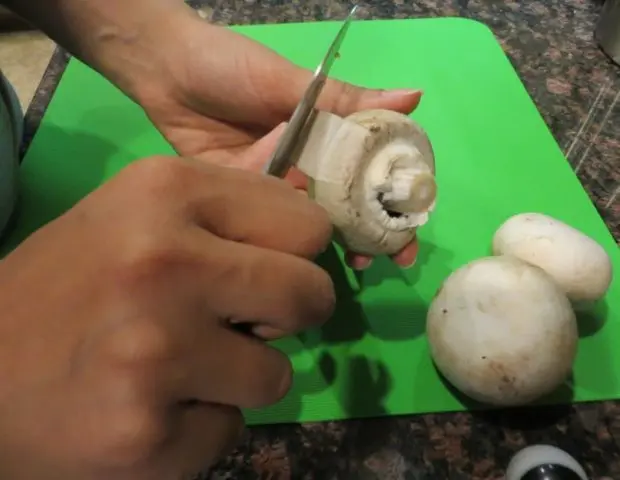 Mushrooms: Do I need to clean and wash fresh mushrooms before cooking