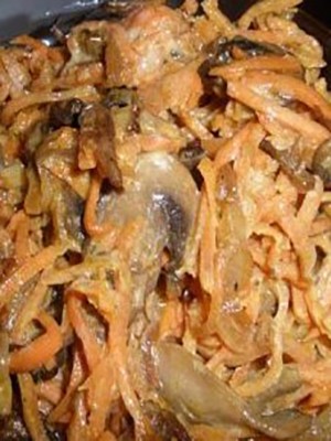 Mushrooms fried with onions