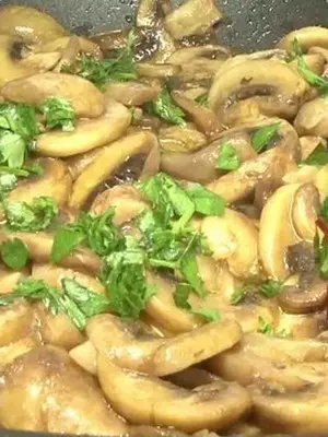 Mushrooms fried with onions