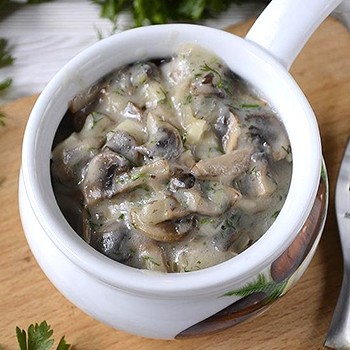 Mushrooms in cream: recipes for mushroom dishes