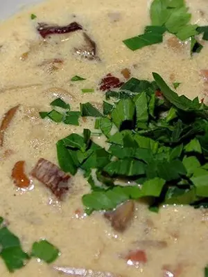 Mushrooms in cream: recipes for mushroom dishes