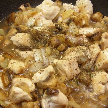 Mushrooms with chicken meat: delicious recipes