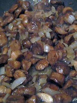 Mushrooms with minced meat: recipes for hearty dishes