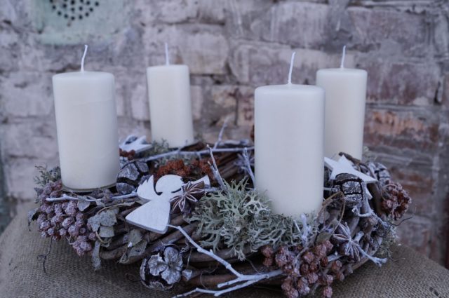 New Years (Christmas) wreath of cones: photo, do-it-yourself master classes