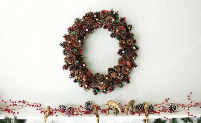 New Years (Christmas) wreath of cones: photo, do-it-yourself master classes