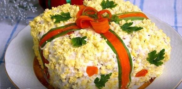 New Years salad Snezhinka with chicken and cheese