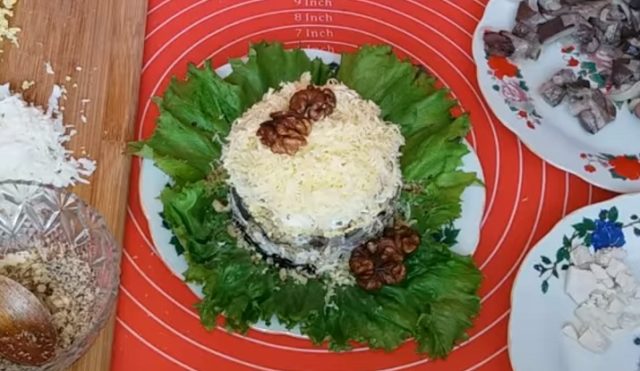 New Years salad Snezhinka with chicken and cheese