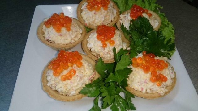 New Years tartlets: appetizer recipes, with salad