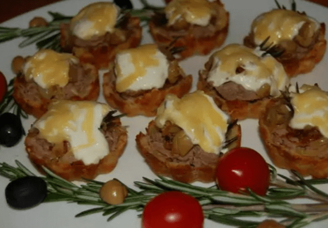 New Years tartlets: appetizer recipes, with salad