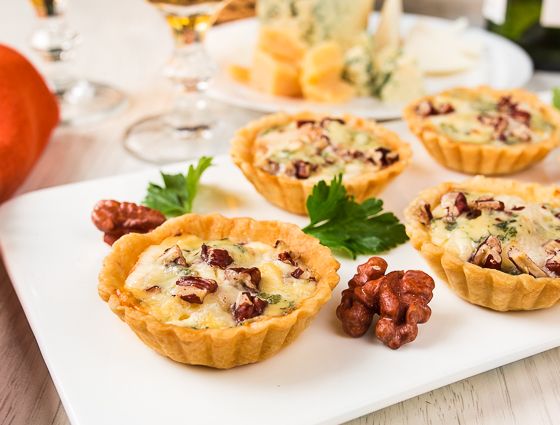 New Years tartlets: appetizer recipes, with salad