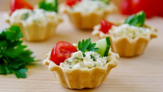 New Years tartlets: appetizer recipes, with salad