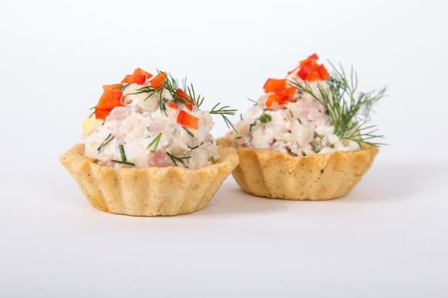 New Years tartlets: appetizer recipes, with salad