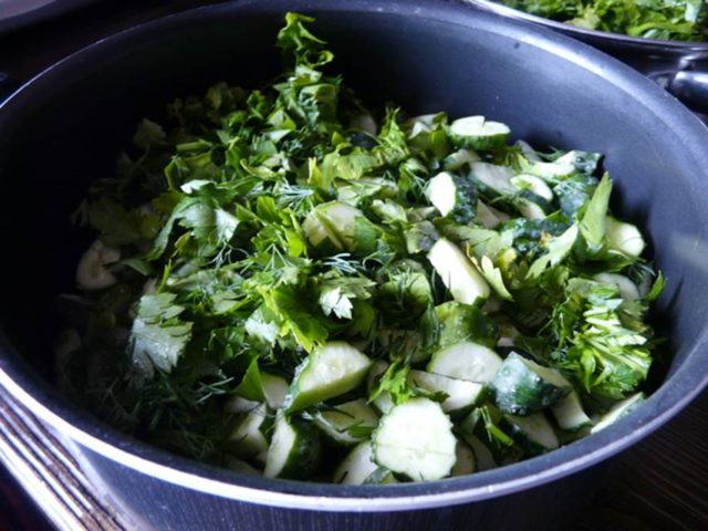 Nezhinsky cucumber salad: 17 recipes for the winter