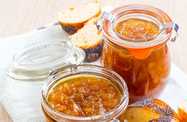 Onion jam: the benefits of eating, step-by-step recipes from white and red onions with lemon, honey, apples, for children