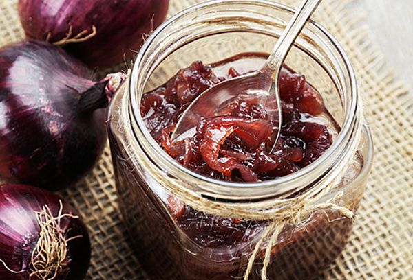 Onion jam: the benefits of eating, step-by-step recipes from white and red onions with lemon, honey, apples, for children