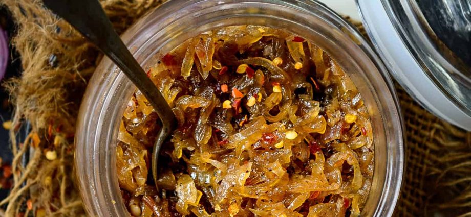 Onion jam: the benefits of eating, step-by-step recipes from white and red onions with lemon, honey, apples, for children