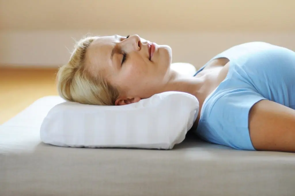 Orthopedic pillow &#8211; how to choose the best one? Types, prices, advantages of using