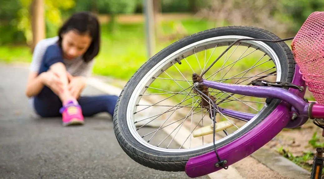 Orthopedist: summer is the season of falls from a bicycle. It may end up in pain for many years