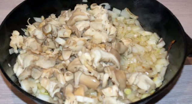 Oyster mushroom cream soup: recipes with potatoes, cream