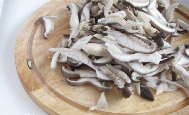 Oyster mushrooms: how much to fry in a pan, delicious cooking recipes