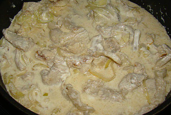 Oyster mushrooms in sour cream in a pan and in the oven: with onions, potatoes, pork