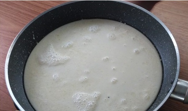 Oyster mushrooms in sour cream in a pan and in the oven: with onions, potatoes, pork