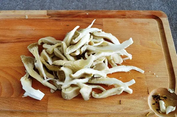 Oyster mushrooms in sour cream in a pan and in the oven: with onions, potatoes, pork