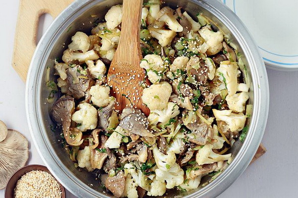 Oyster mushrooms with cabbage: cooking recipes with photos