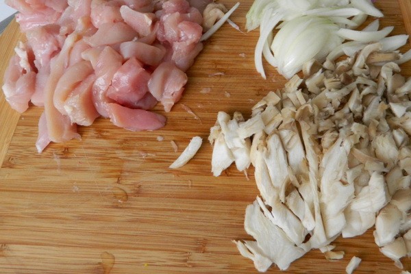Oyster mushrooms with chicken: recipes for mushroom dishes